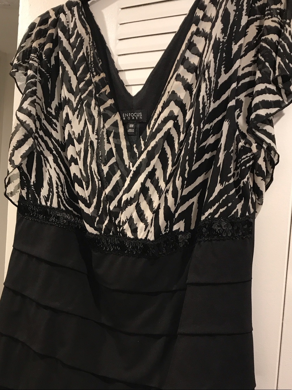 Enfocus Studio Black and White Printed Surplice Ruffle Blouse